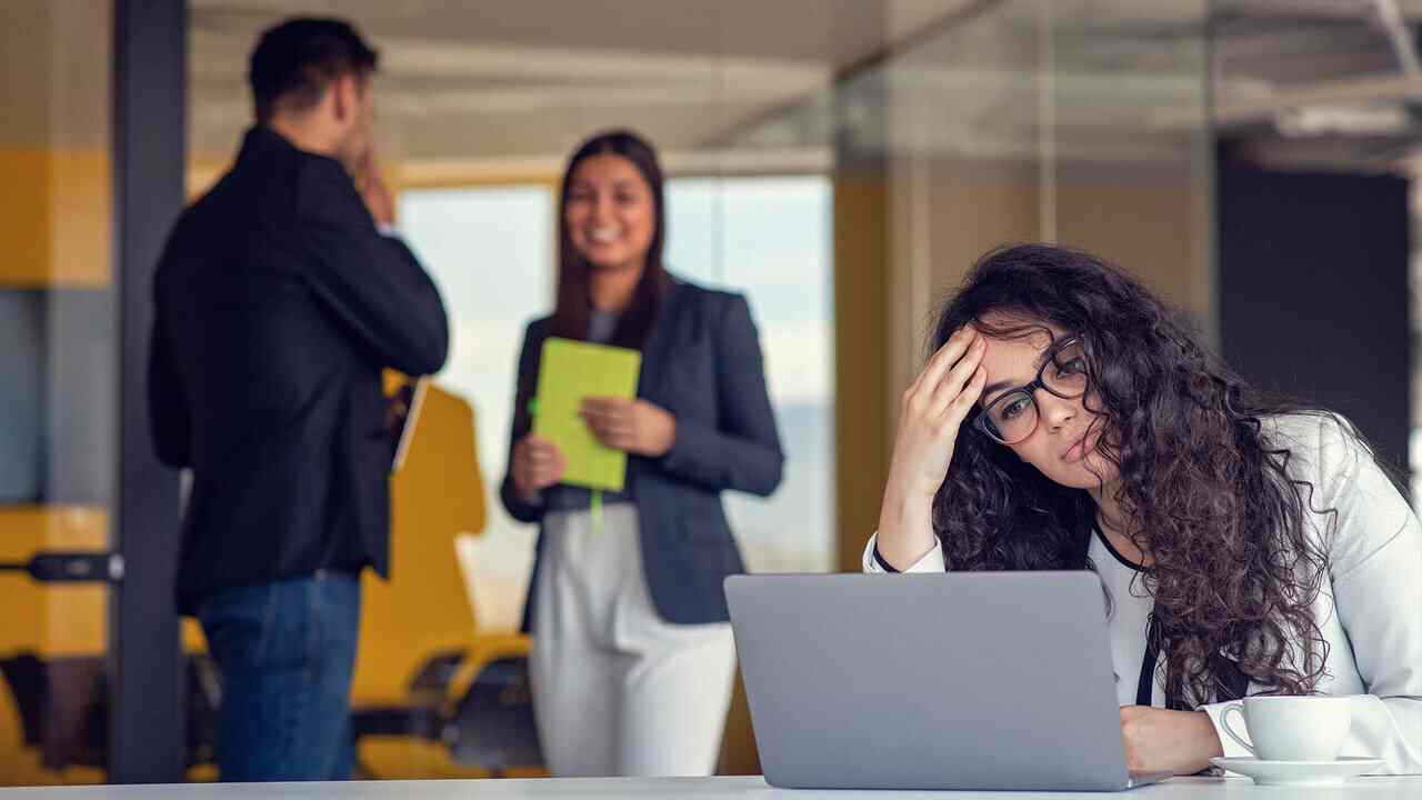 How to Spot a Toxic Workplace Before You Accept the Offer