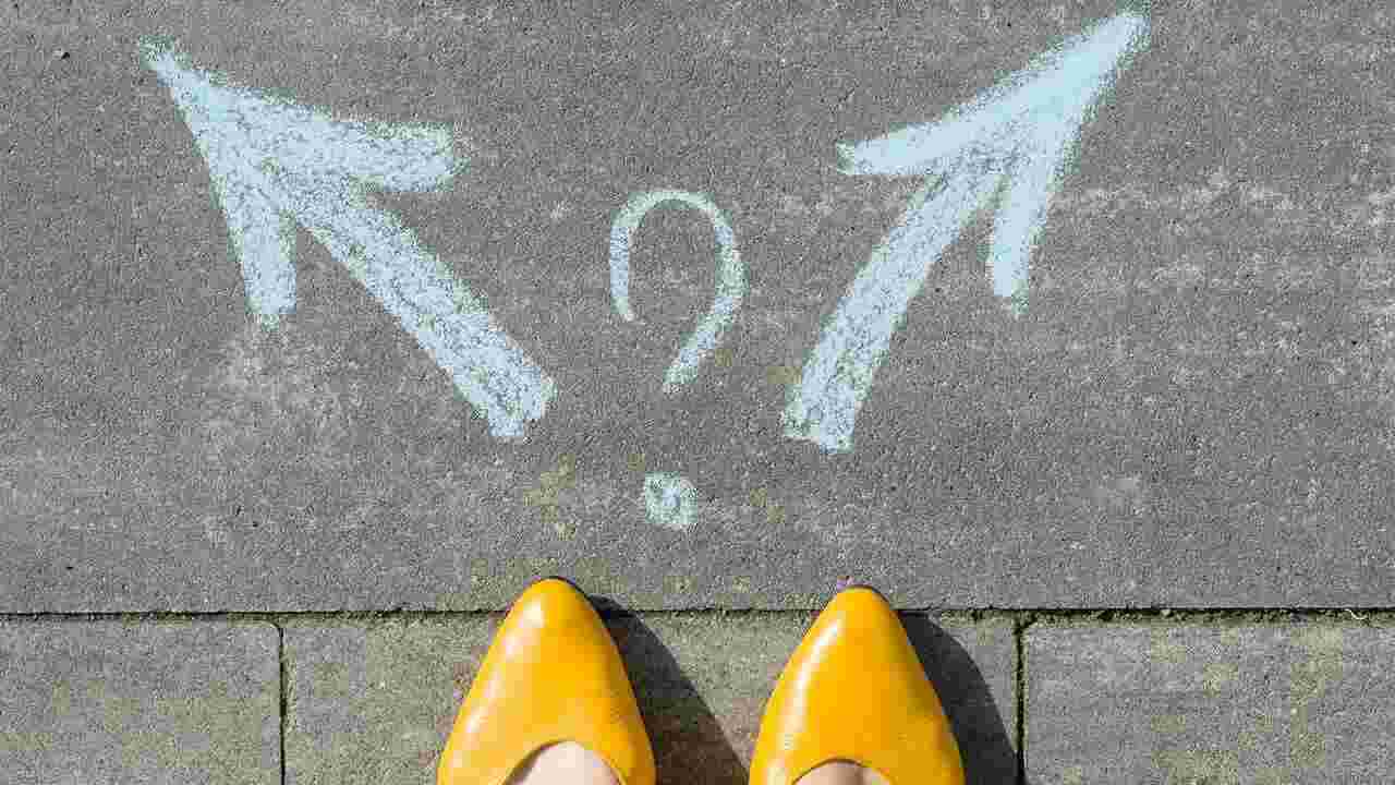 Should You Stay or Go? 6 Signs It’s Time for a Career Move