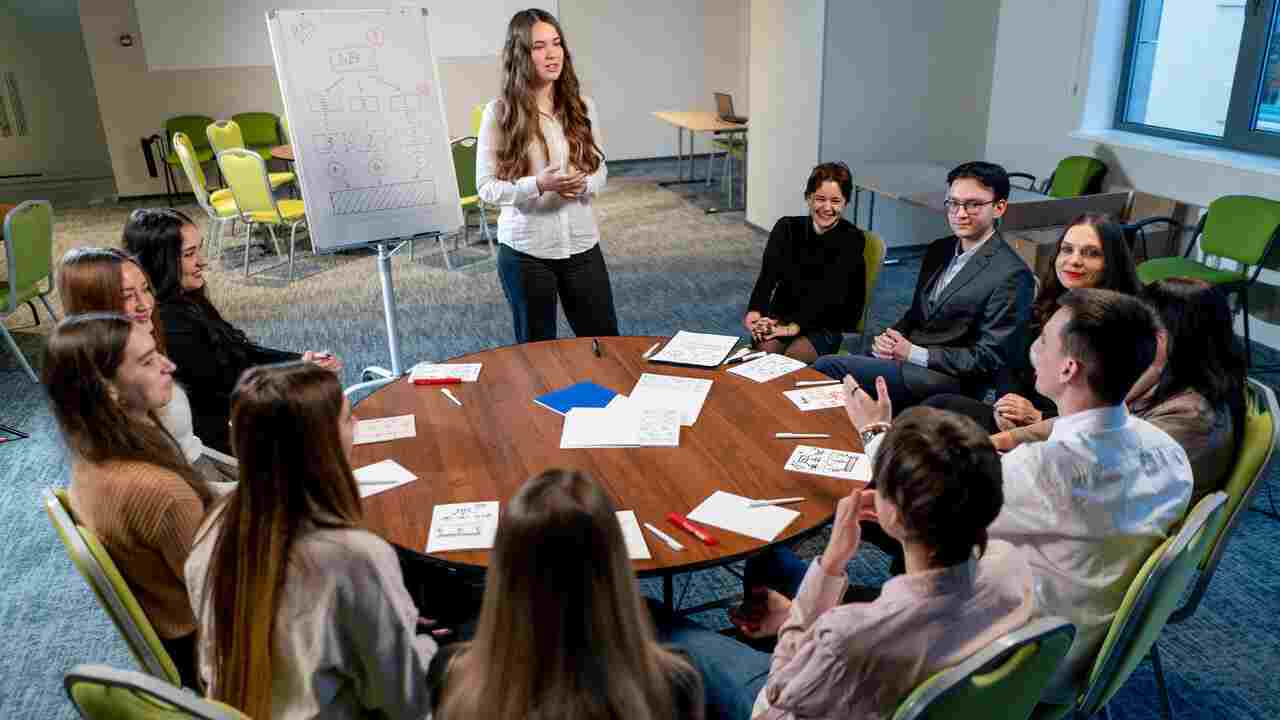 How to Run a 15-Minute Check-In That Isn’t a Waste of Time