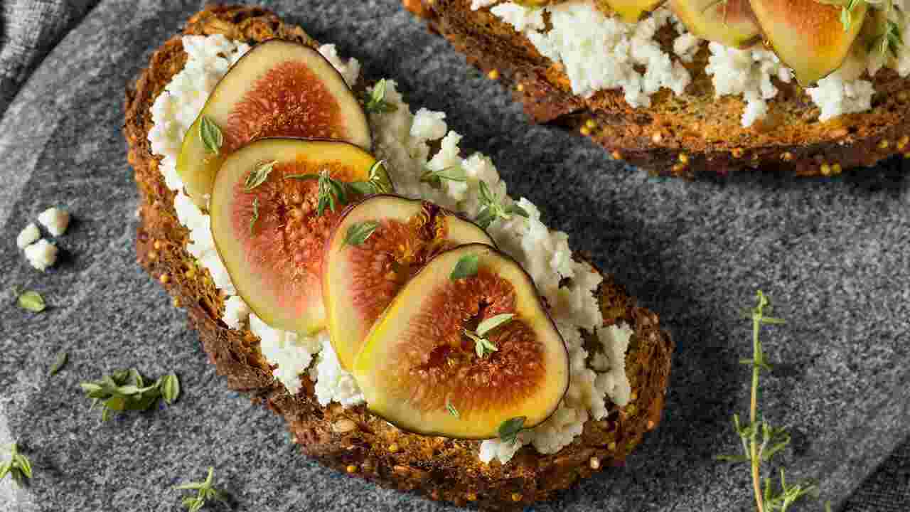 The Quickest Fig and Cheese Crostini for Last-Minute Guests