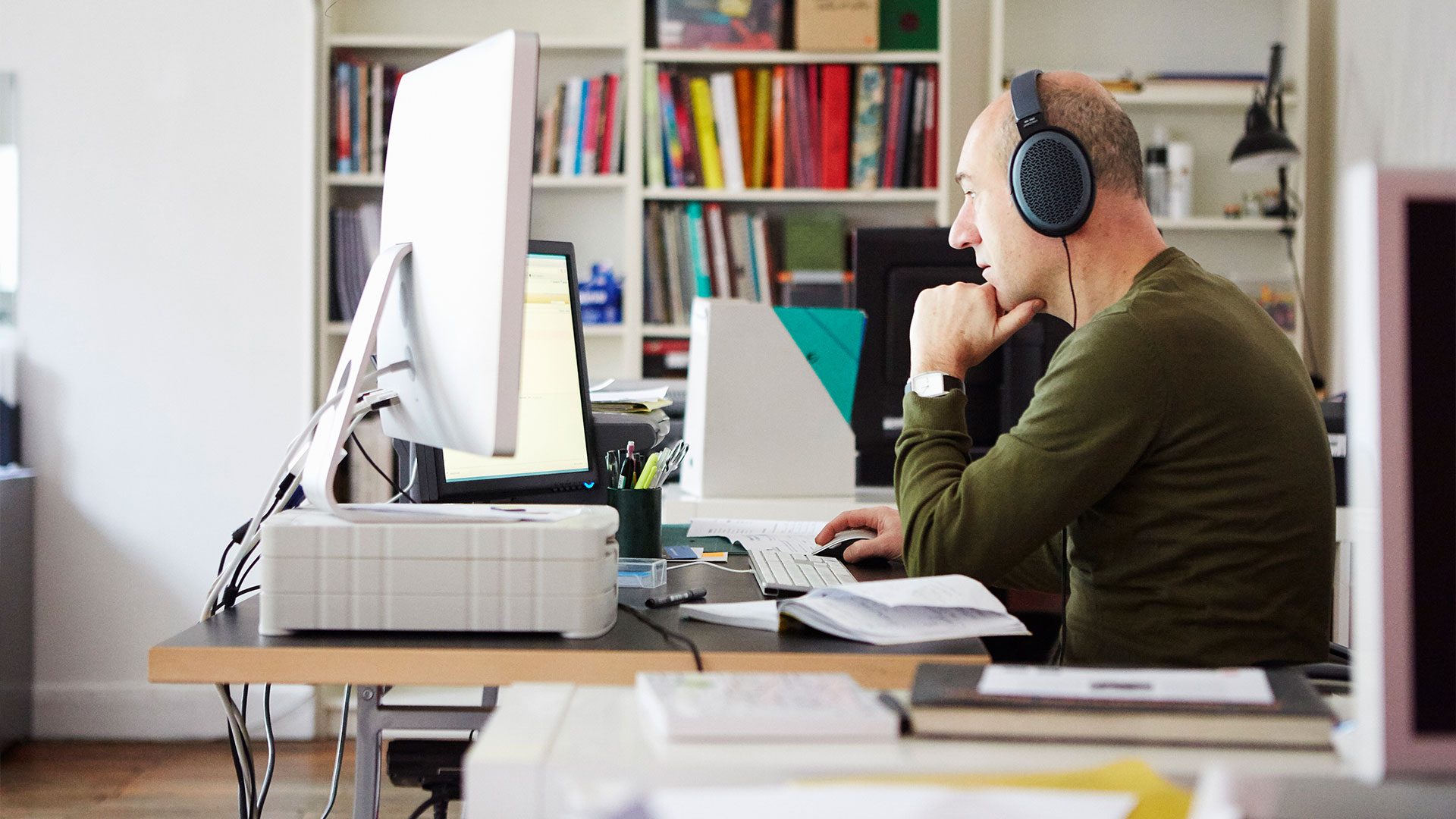Music, Light, Silence: Tools That Regulate Your Nervous System at Work