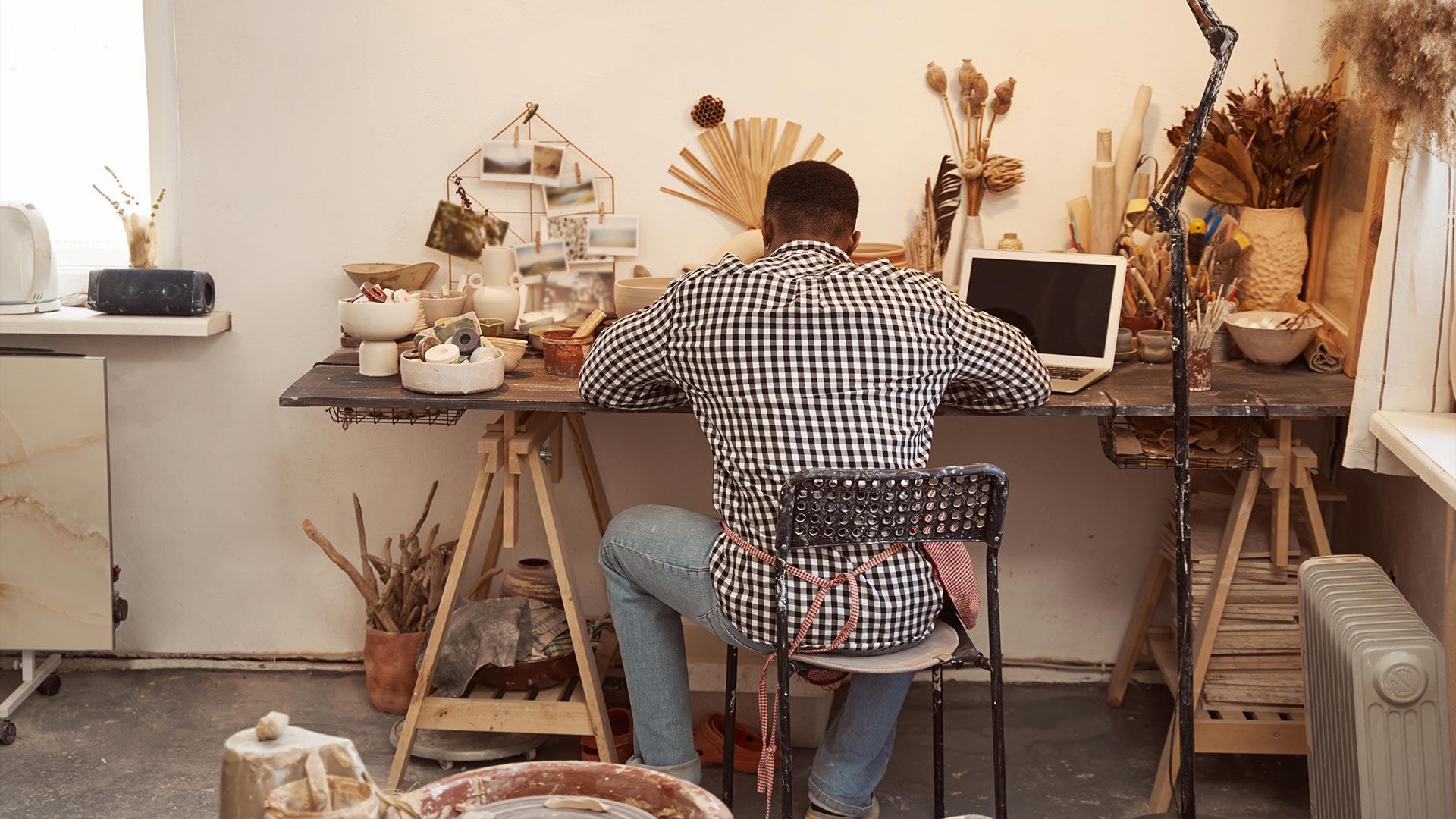 Lighting Setups That Work in Tiny Spaces