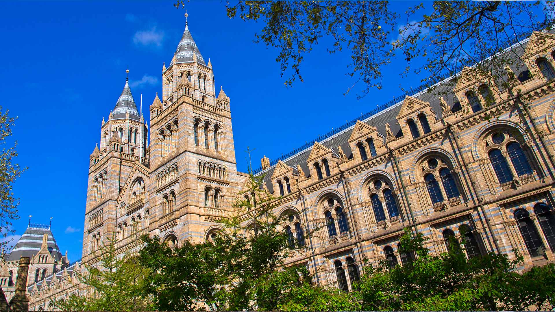 UK Culture Trail: Museums, Theatres & Royal Heritage