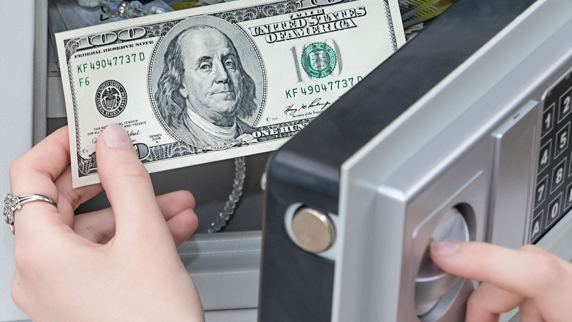 How to Avoid ATM Fees While Traveling in the U.S.