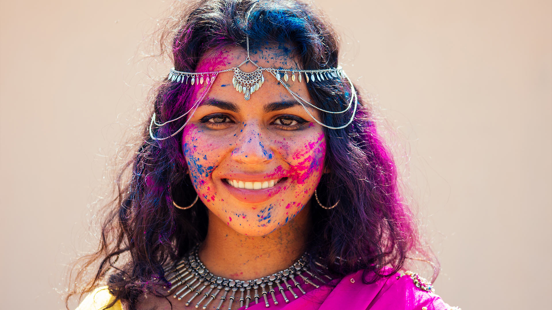 Understanding Indian Etiquette: Right Hand Use, Head Bobbles & Traditions