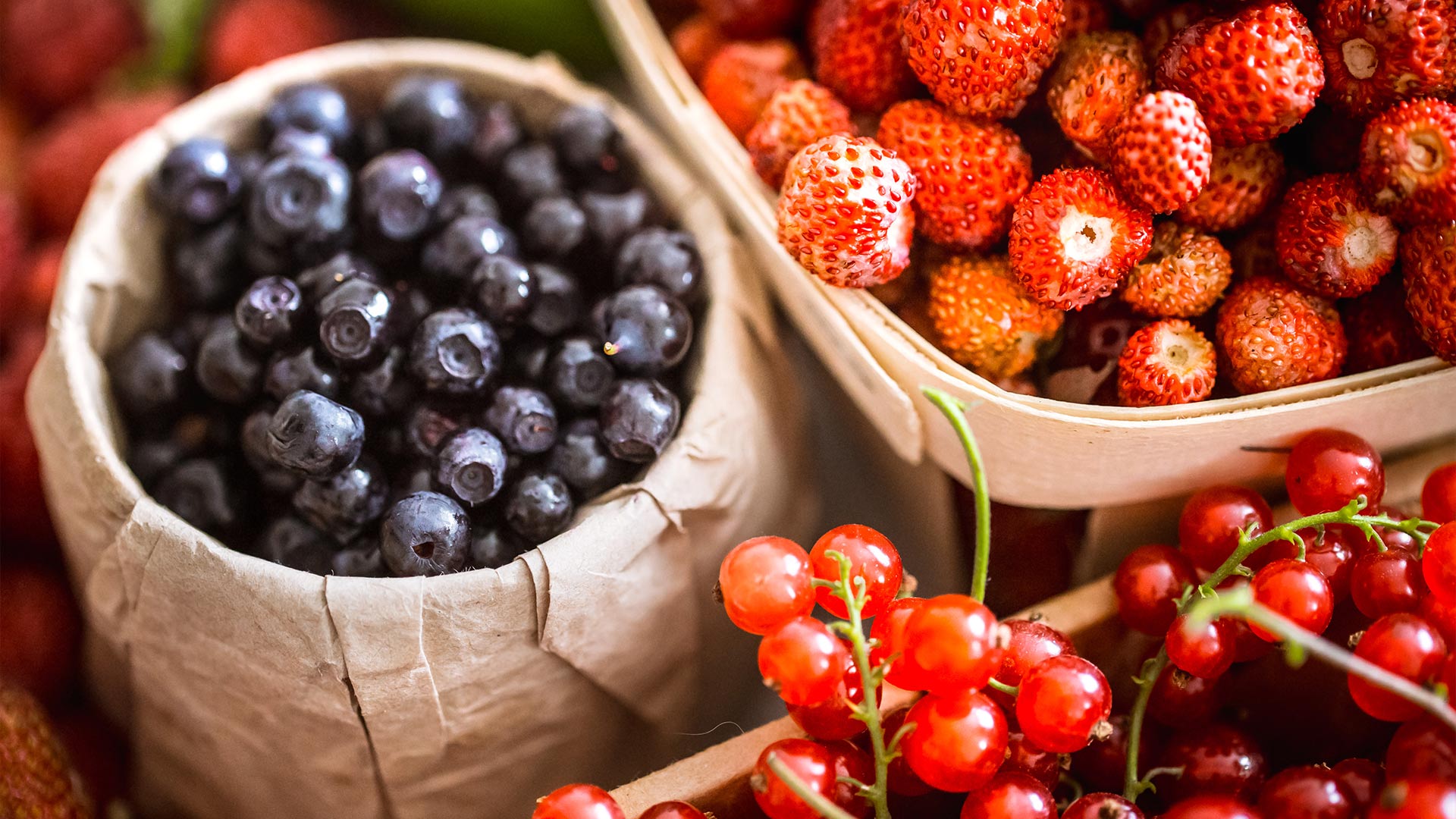 How Blueberries Help Keep Your Skin Youthful
