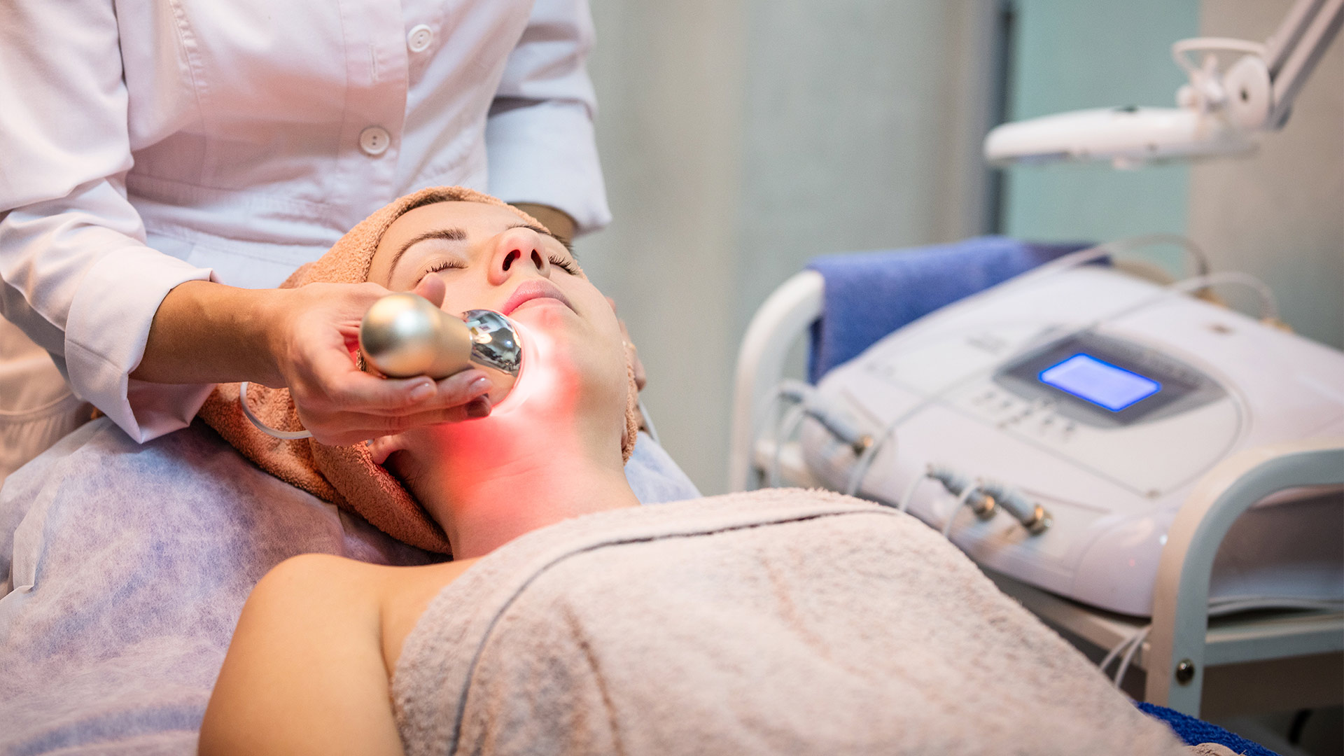 How LED Light Therapy Is Revolutionizing Anti-Aging Skin Care