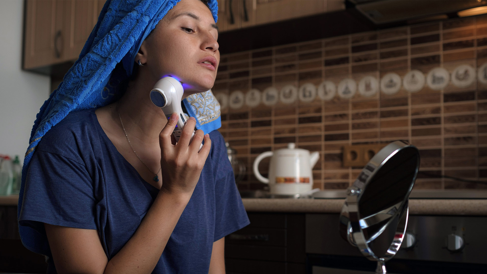 Smart Devices for Anti-Aging: The Role of AI in Personalized Skincare